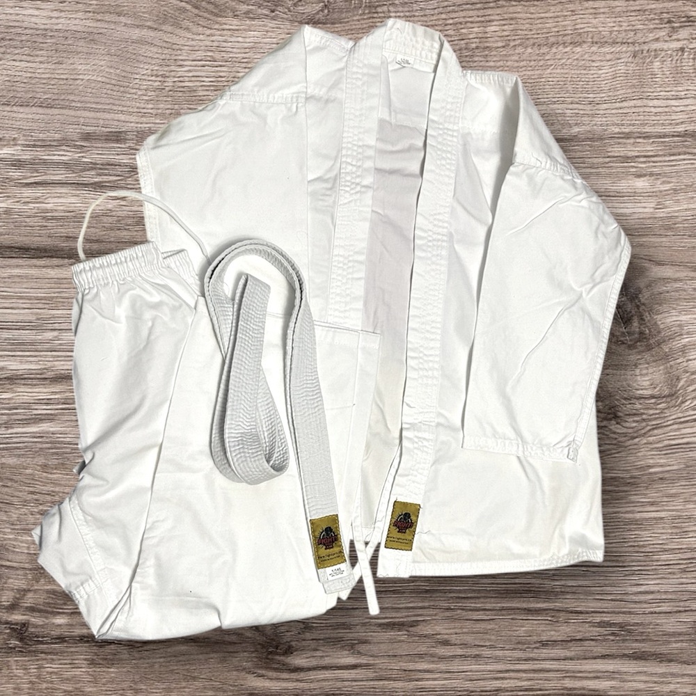 White Martial Arts Gi Set Size 1/140